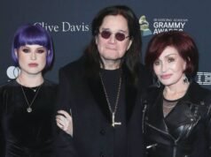 Kelly Osbourne zdieľa vzácny klip otca Ozzyho, ktorý zdobí vianočný stromček po jeho smrti