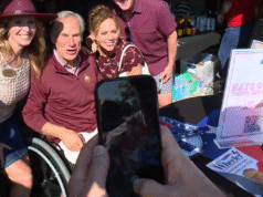 Štát Texas: Guvernér Abbott hovorí o prerozdelení a bezpečnosti hraníc na konci kampane