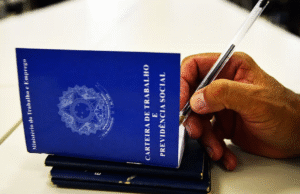 Miera nezamestnanosti klesá na 5,4 % a dosahuje najnižšiu úroveň v historickej sérii, uvádza IBGE