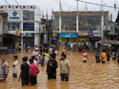 Záplavy a zosuvy pôdy zabíjajú na Srí Lanke desiatky tisíc ľudí