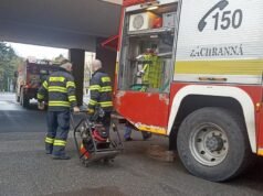 HaZZ: Pri požiari bytu vo Vranove nad Topľou prišla o život jedna osoba