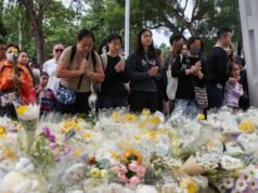 „Zlomené srdcia“ a zúrivá zúrivosť, keď Hongkong smúti za obeťami požiaru