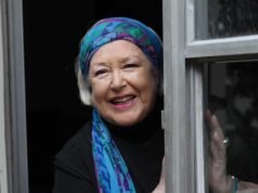 Vo veku 93 rokov zomrela austrálska divadelná legenda Toni Lamondová