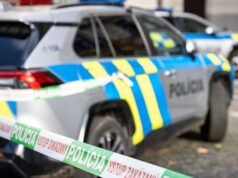 Sedem maskovaných zločincov prepadlo klenotníctvo v bratislavskom nákupnom centre na Zlatých pieskoch (video)