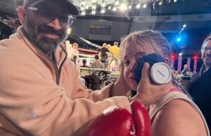 Sydney Sweeney si napína svaly, zatiaľ čo sa ladí na sete Christy a ďalších hviezdnych záberoch