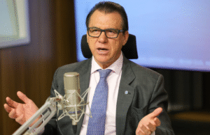 Minister práce hovorí, že mierka 6×1 je „zvrátená“