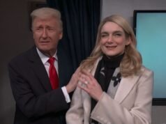 Diváci SNL sa po návrate Karoline Leavitt vysmievajú „naozaj hroznému“ imitátorovi Trumpa