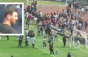 Nahnevaní fanúšikovia Messiho hádžu stoličky, vtrhnú na ihrisko