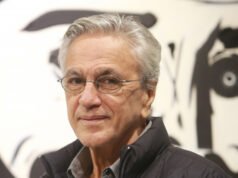 Umelci sa zhromažďujú v Copacabane v akte Caetana Velosa, aby „vrátili kongres ľuďom“