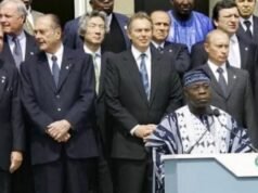 „Existovala krajina“ – Stará fotografia Obasanja s Putinom a Bushom za ním v trendoch z roku 2005 online