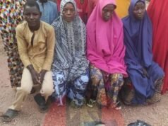 Vojaci zachraňujú 10 obetí únosov, získavajú zbrane a hotovosť v Kadune