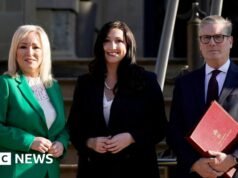 Premiér povedal, že vedúci predstavitelia Stormontu rozpočet „premárnili príležitosť“ pre NI