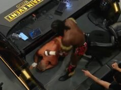 WWE šampión zakrvavený mladou zbraňou