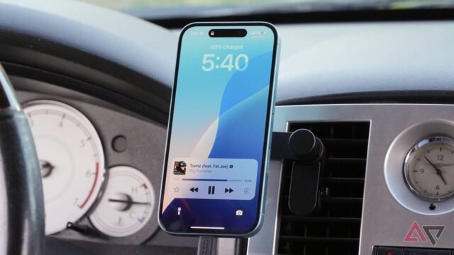 iphone-connected-carplay.jpg