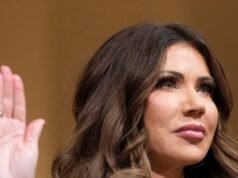 Dem Rep. Delia Ramirez iniciuje obžalobu proti tajomníčke DHS Kristi Noemovej